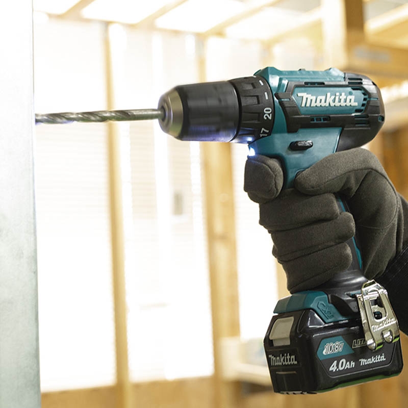 Taladro atornillador Makita DF331DSAE 10.8 V con 2 baterías de 2Ah +  maletín